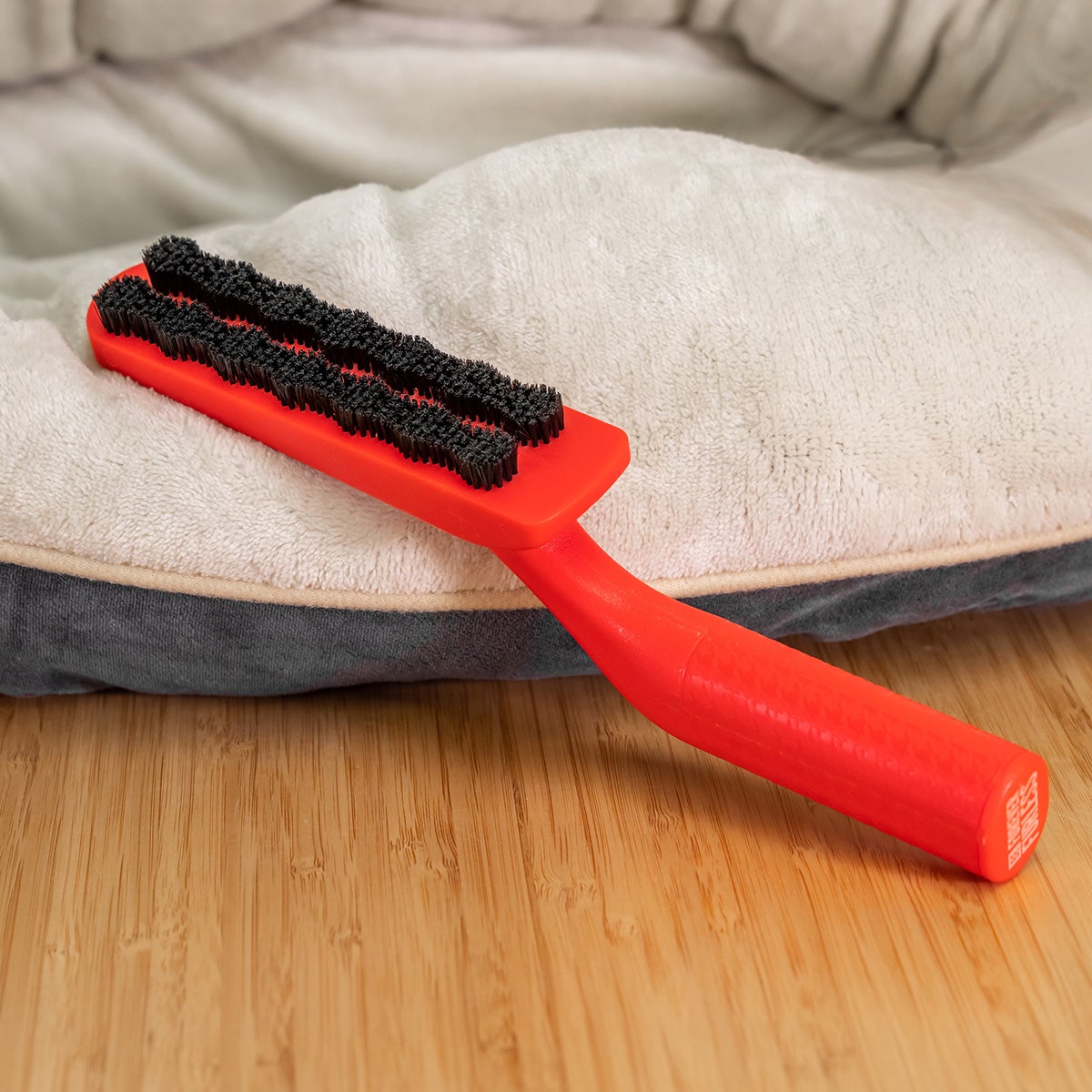 10088836-fluffy20pet20brush-ven1